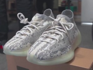 YEEZY380 蜜桃粉遇上纯白色，独特配色打造夏日清新时尚